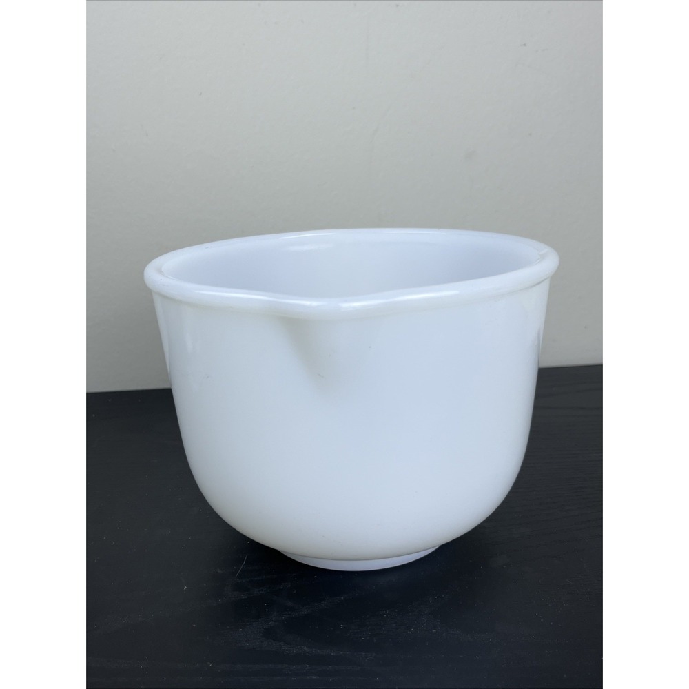 Vintage White Milk Glass Mixing Bowl with Pour Spout Mid Century Modern‎ Kitchen